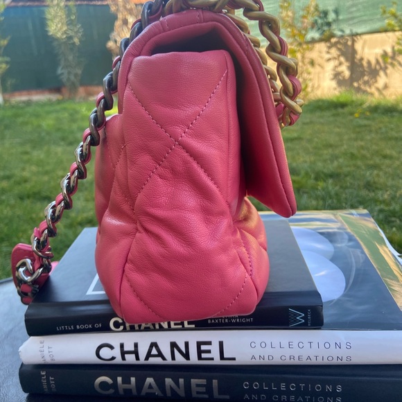 Chanel 19 - Picture 4 of 16